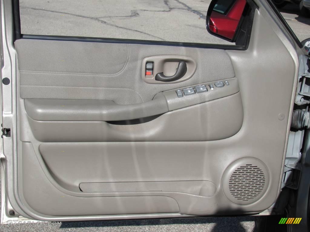 2004 Blazer LS 4x4 - Light Pewter Metallic / Medium Gray photo #9