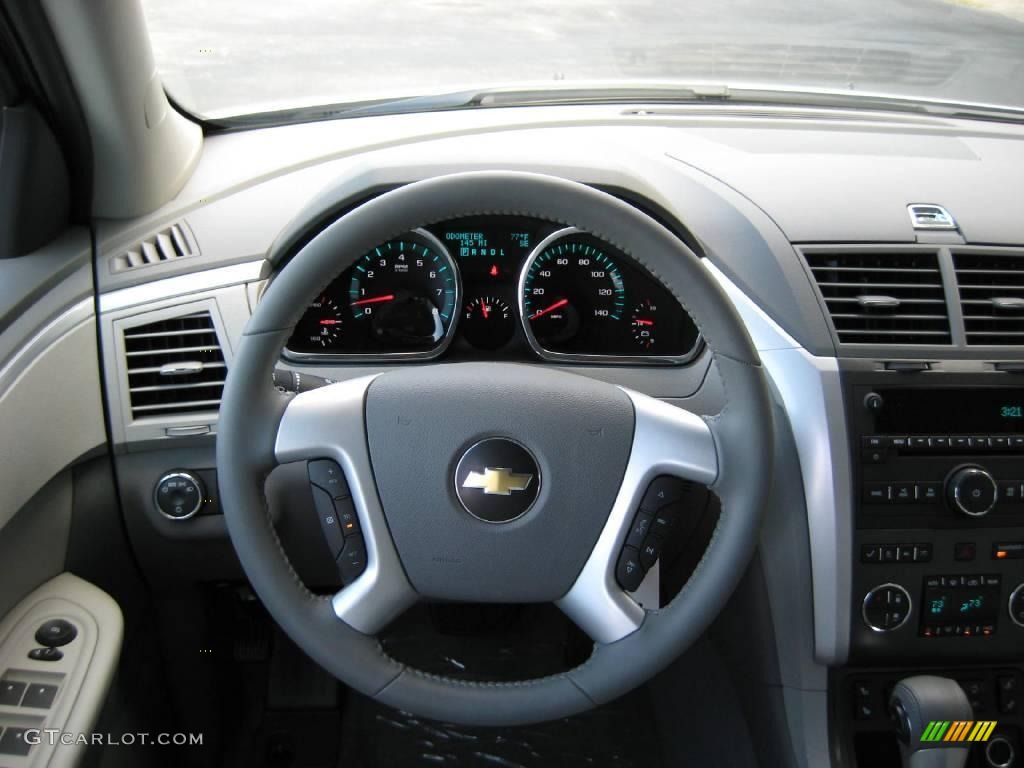 2010 Traverse LT - Silver Ice Metallic / Dark Gray/Light Gray photo #17