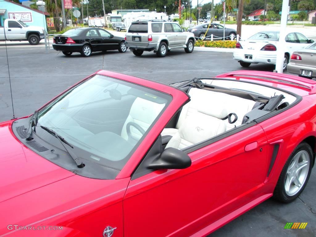 1999 Mustang GT Convertible - Rio Red / Oxford White photo #11