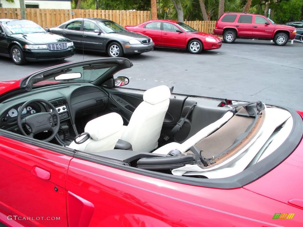 1999 Mustang GT Convertible - Rio Red / Oxford White photo #12