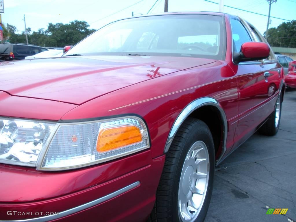 2000 Crown Victoria LX Sedan - Toreador Red Metallic / Medium Parchment photo #13