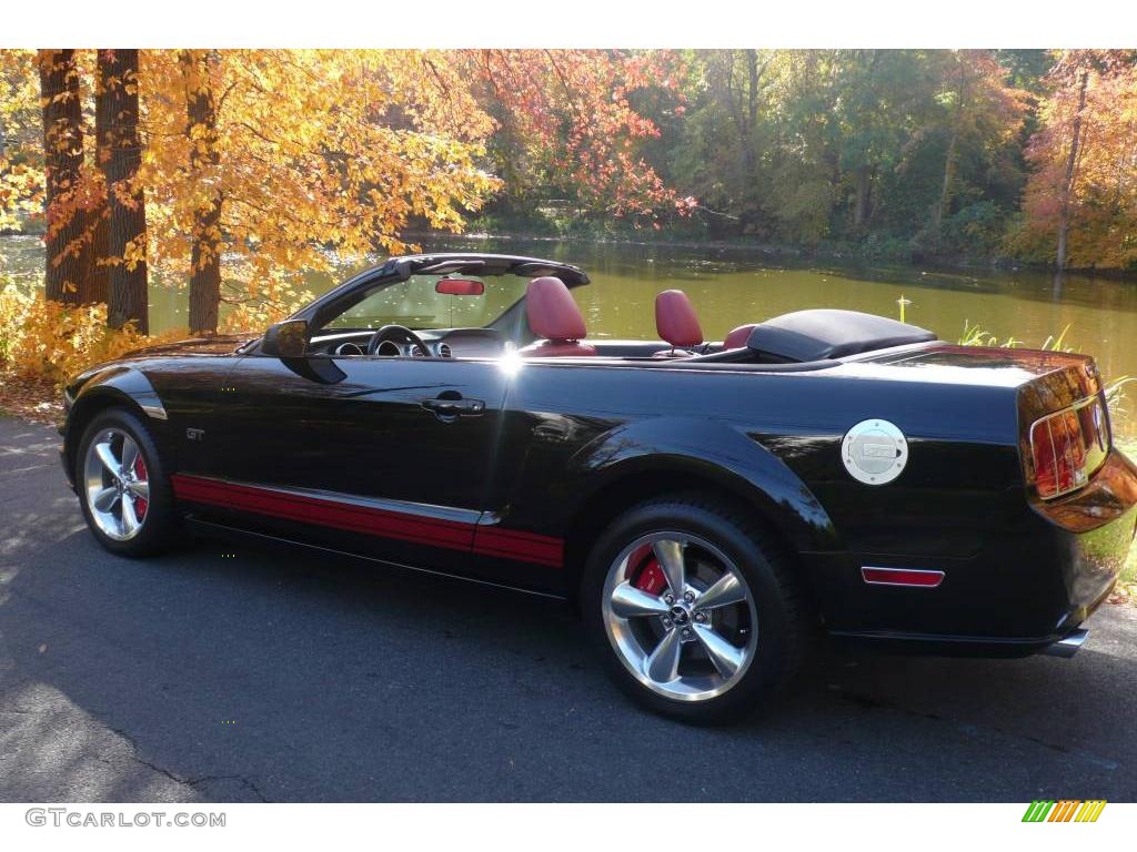 2006 Mustang GT Premium Convertible - Black / Red/Dark Charcoal photo #10