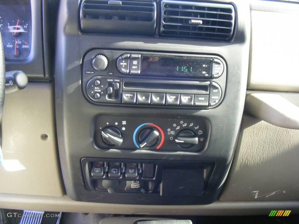 2004 Wrangler Sport 4x4 - Light Khaki Metallic / Khaki photo #34