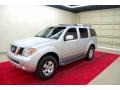 2005 Silver Lightning Metallic Nissan Pathfinder SE 4x4  photo #4