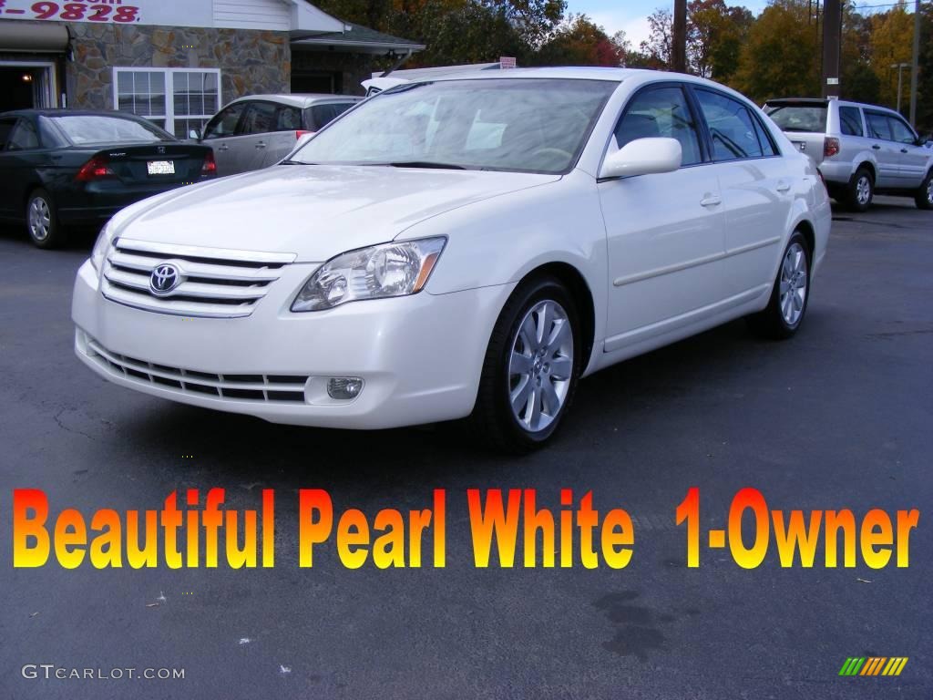 Blizzard White Pearl Toyota Avalon