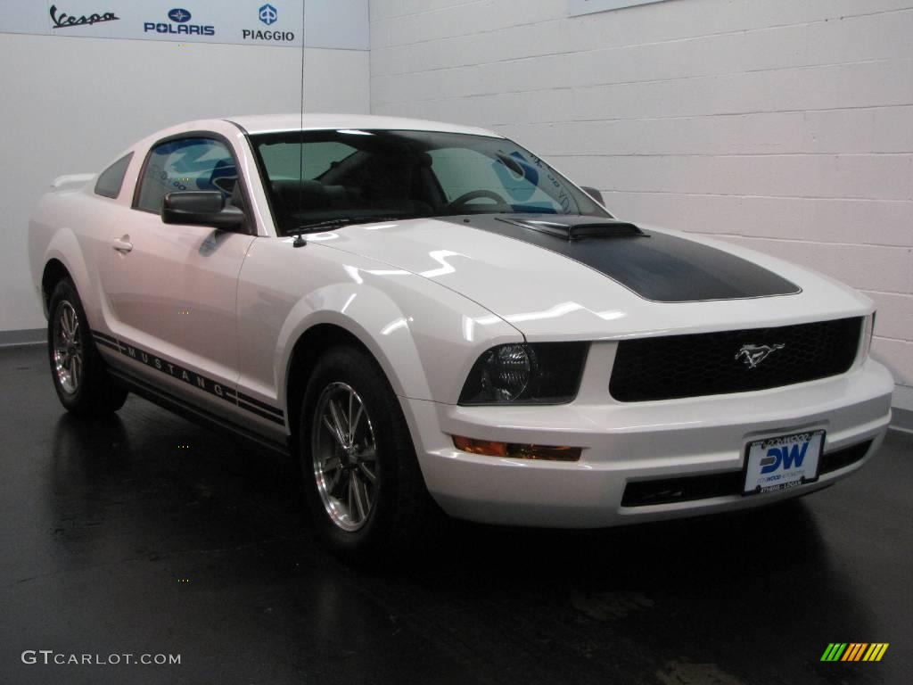 2005 Mustang V6 Premium Coupe - Performance White / Light Graphite photo #1