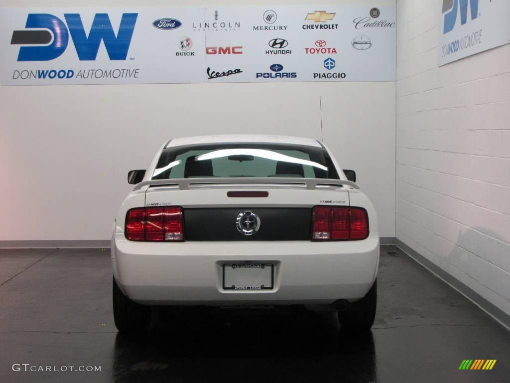 2005 Mustang V6 Premium Coupe - Performance White / Light Graphite photo #7