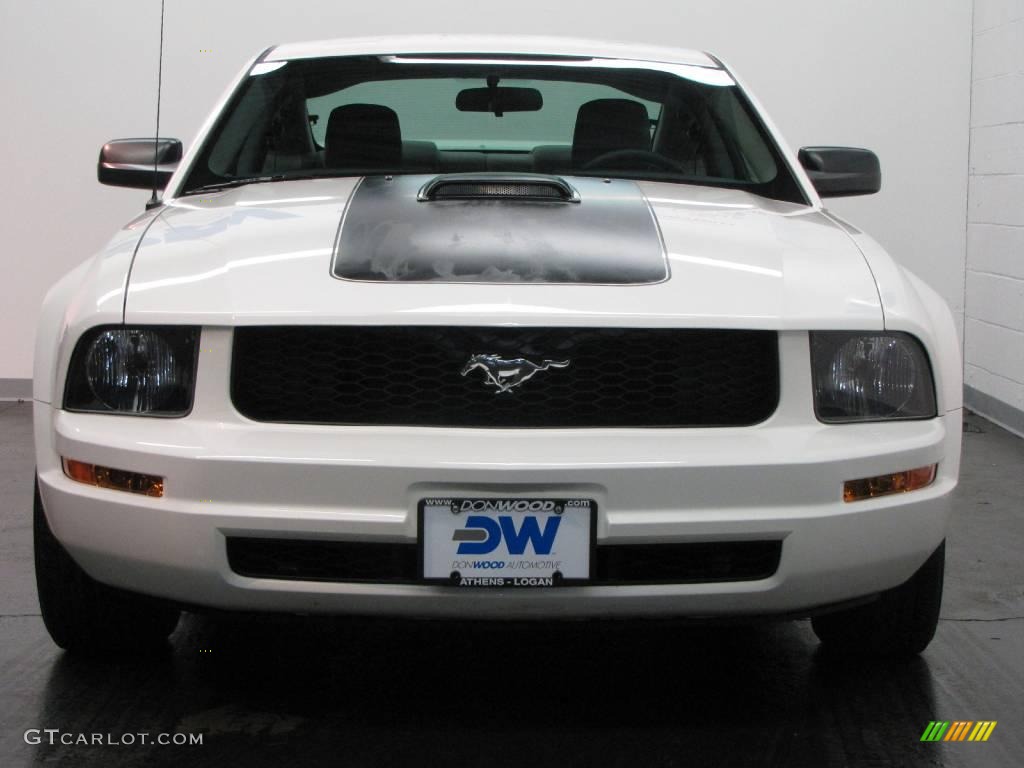 2005 Mustang V6 Premium Coupe - Performance White / Light Graphite photo #8