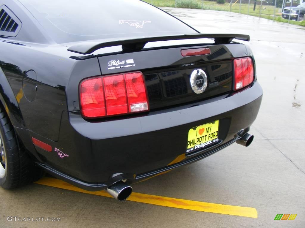 2006 Mustang GT Premium Coupe - Black / Dark Charcoal photo #24