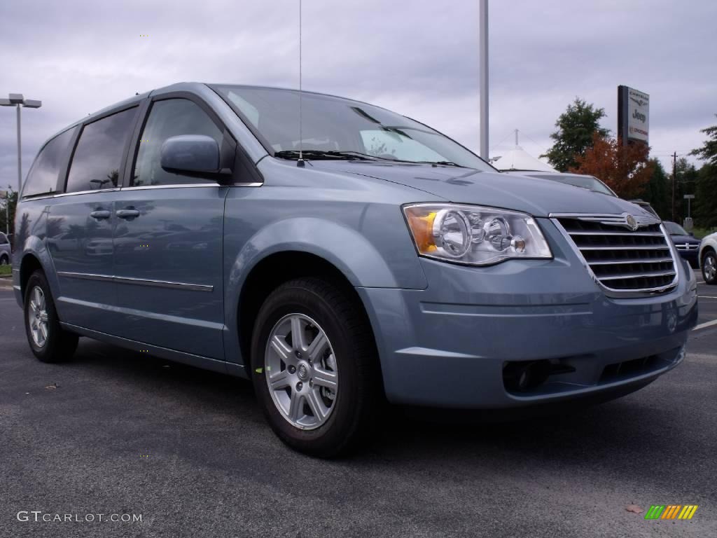 2010 Town & Country Touring - Clearwater Blue Pearl / Medium Pebble Beige/Cream photo #4