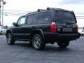 Black - Commander 4x4 Photo No. 5