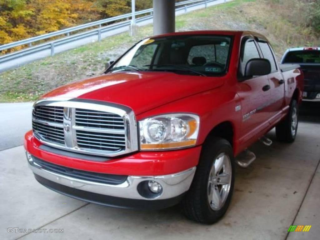 2006 Ram 1500 SLT Quad Cab 4x4 - Flame Red / Medium Slate Gray photo #4