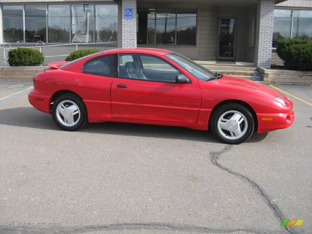 1997 Bright Red Pontiac Sunfire Coupe #20533807 | GTCarLot.com Car Color Galleries