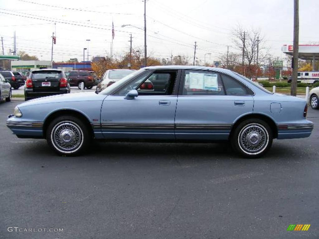 1993 Eighty-Eight Royale - Light Sapphire Metallic / Blue photo #2