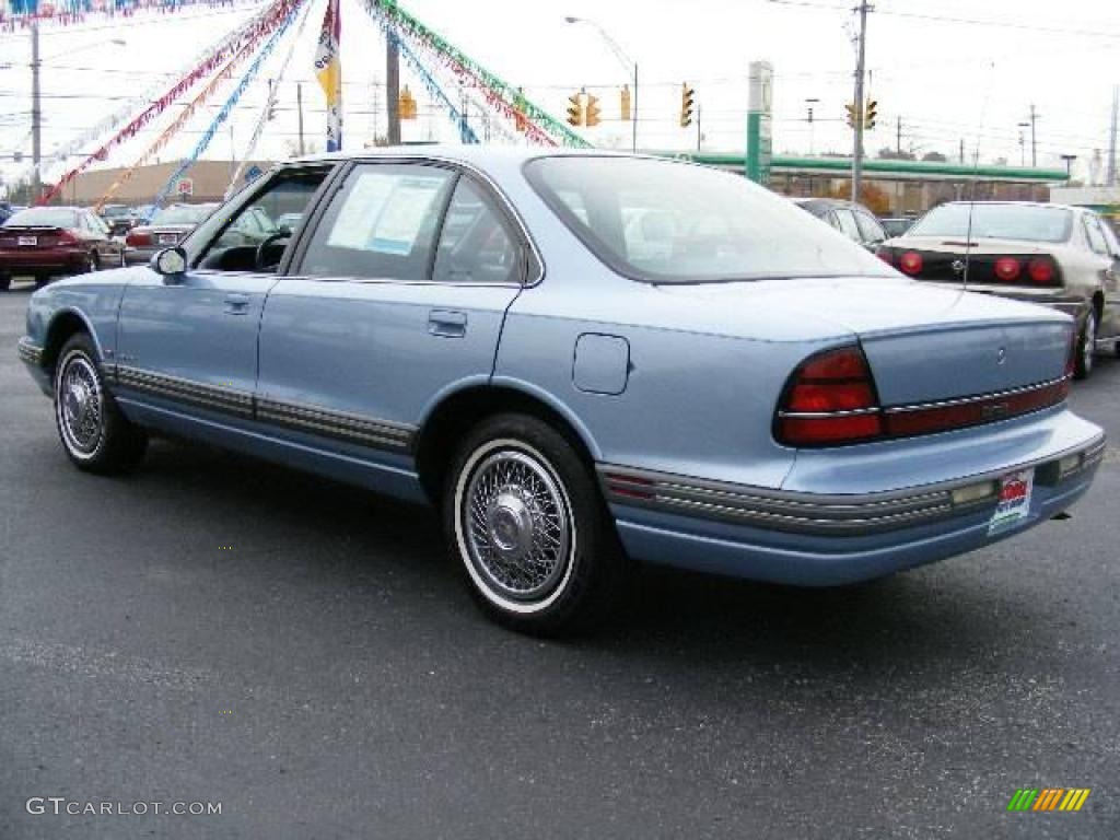 1993 Eighty-Eight Royale - Light Sapphire Metallic / Blue photo #3