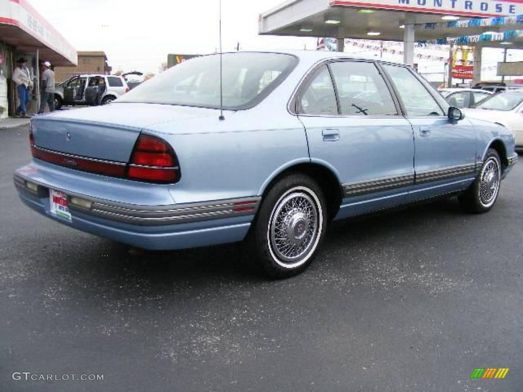 1993 Eighty-Eight Royale - Light Sapphire Metallic / Blue photo #5