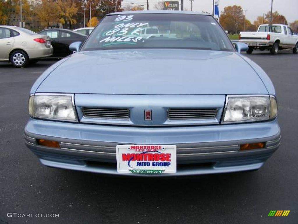 1993 Eighty-Eight Royale - Light Sapphire Metallic / Blue photo #8