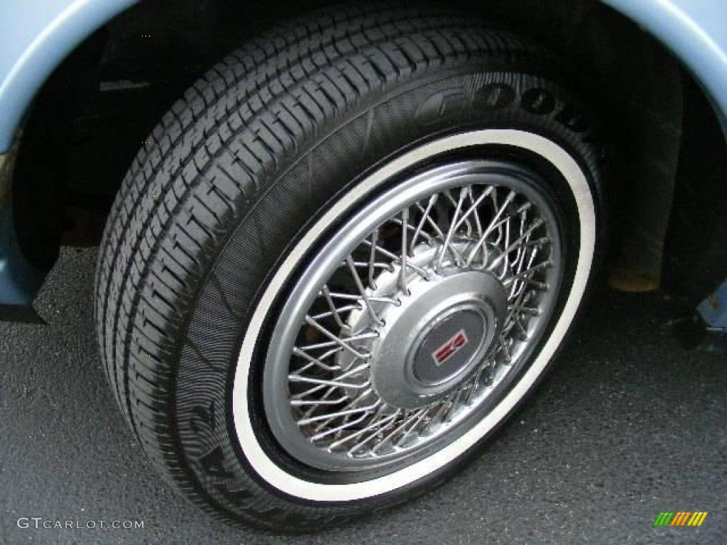 1993 Eighty-Eight Royale - Light Sapphire Metallic / Blue photo #26