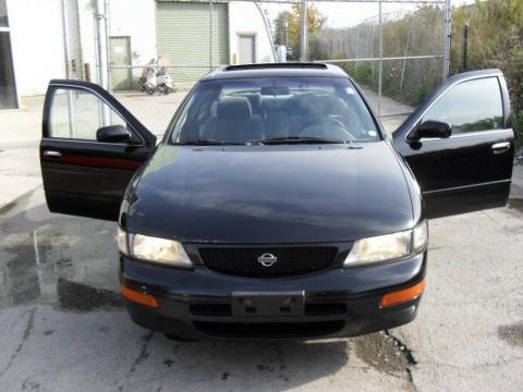 1995 Nissan Maxima GXE Data, Info and Specs