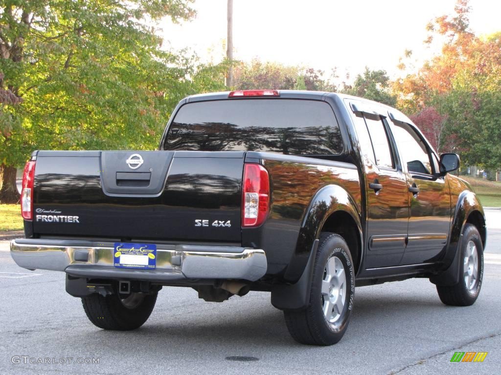 2006 Frontier SE Crew Cab 4x4 - Super Black / Steel photo #4