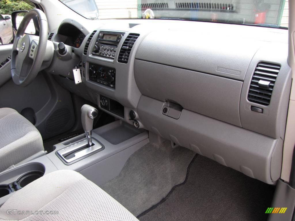 2006 Frontier SE Crew Cab 4x4 - Super Black / Steel photo #5
