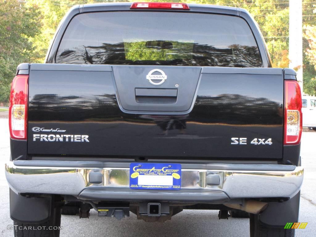2006 Frontier SE Crew Cab 4x4 - Super Black / Steel photo #12