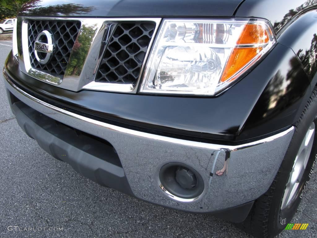 2006 Frontier SE Crew Cab 4x4 - Super Black / Steel photo #14