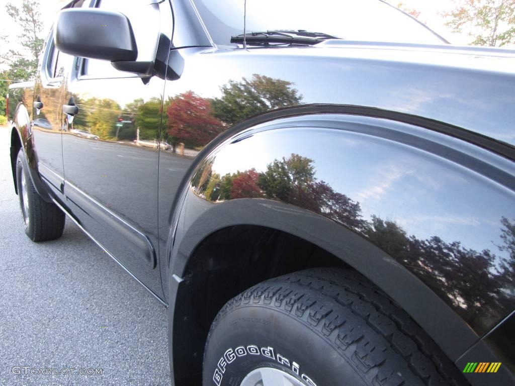 2006 Frontier SE Crew Cab 4x4 - Super Black / Steel photo #15