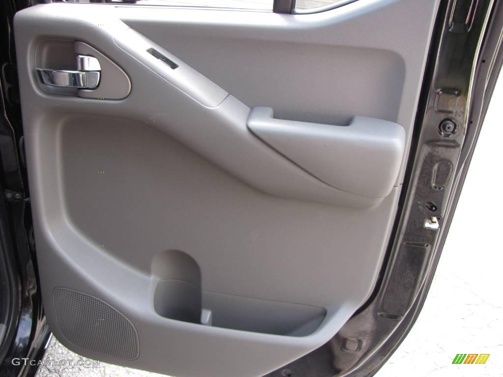 2006 Frontier SE Crew Cab 4x4 - Super Black / Steel photo #36