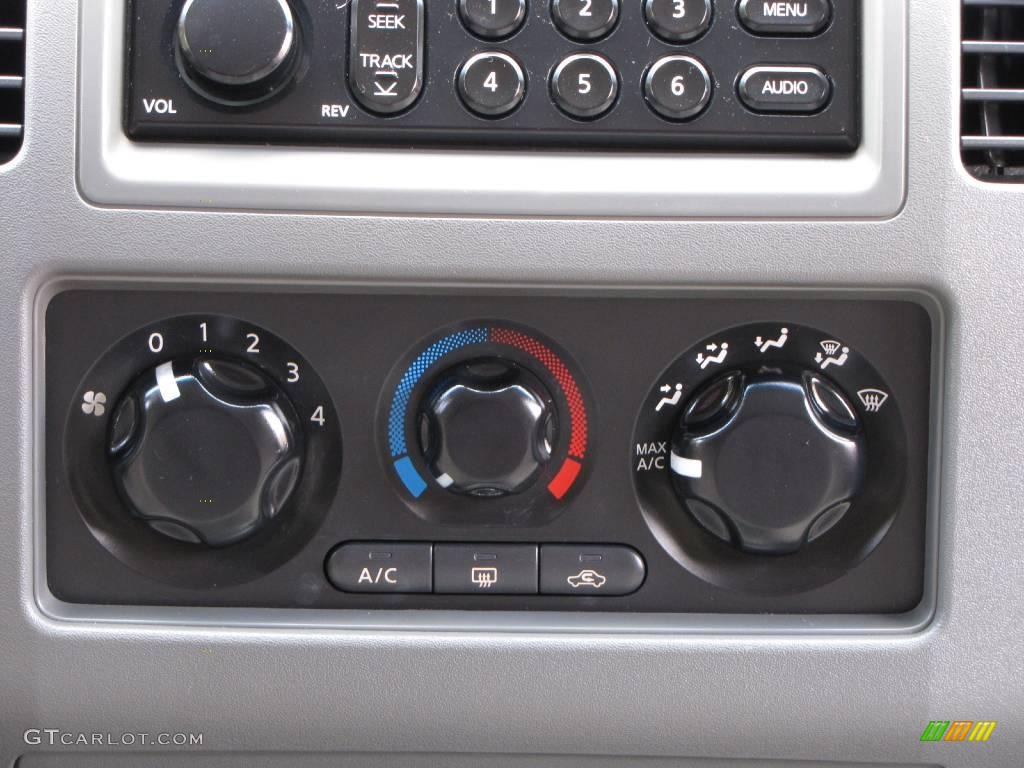 2006 Frontier SE Crew Cab 4x4 - Super Black / Steel photo #48