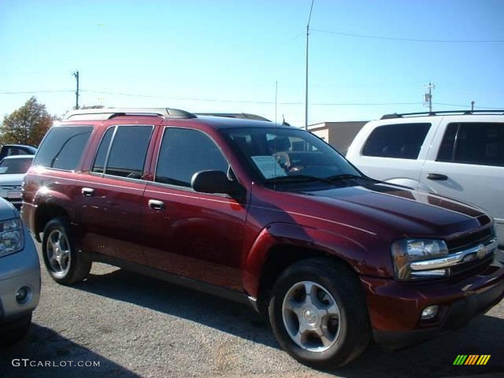 2005 TrailBlazer EXT LS - Majestic Red Metallic / Light Gray photo #3