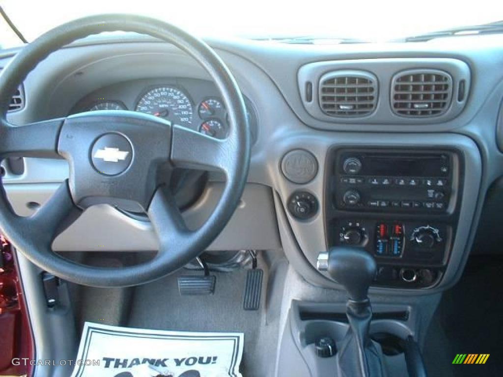 2005 TrailBlazer EXT LS - Majestic Red Metallic / Light Gray photo #9