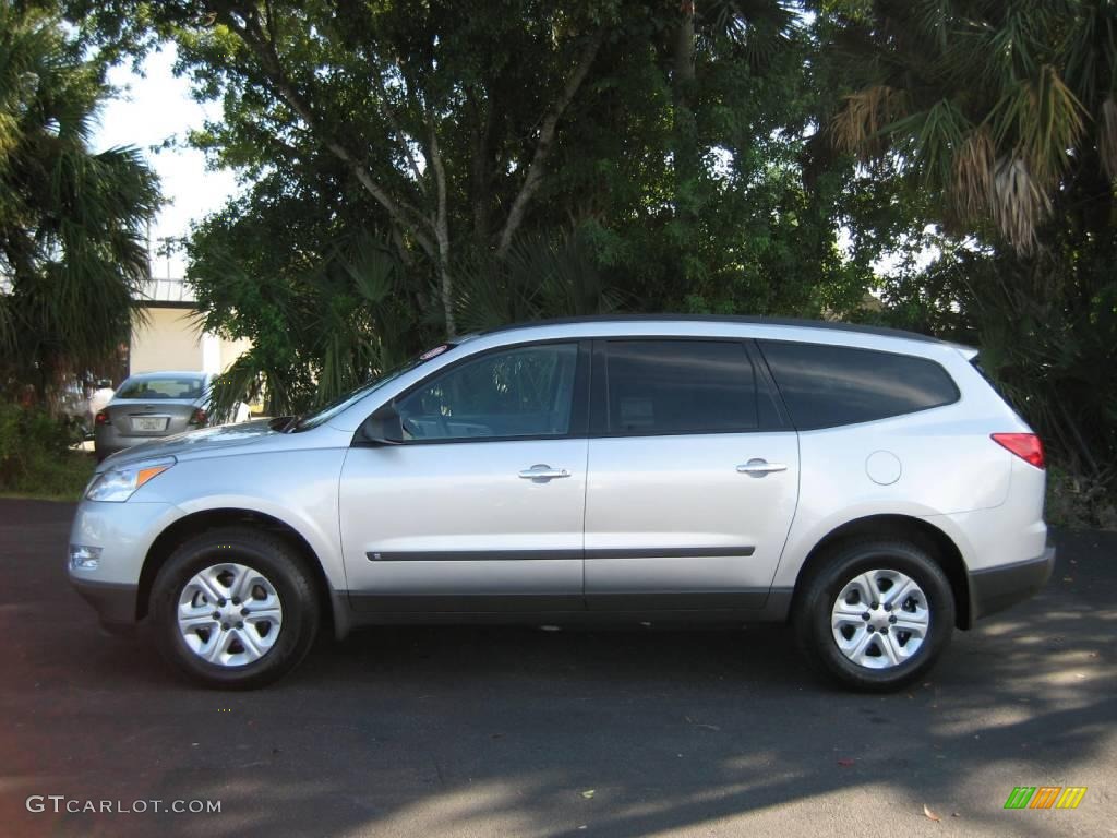 2010 Traverse LS - Silver Ice Metallic / Light Gray photo #3