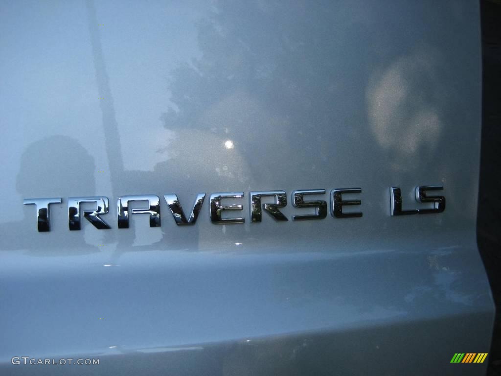 2010 Traverse LS - Silver Ice Metallic / Light Gray photo #7