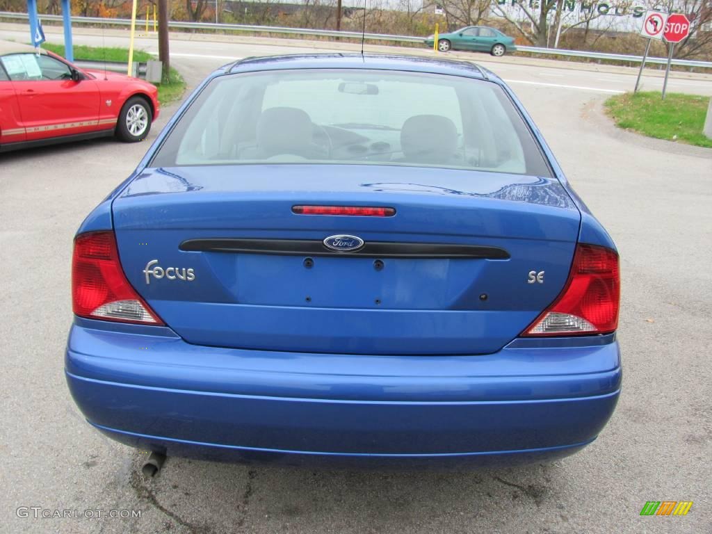 2004 Focus SE Sedan - French Blue Metallic / Medium Graphite photo #6