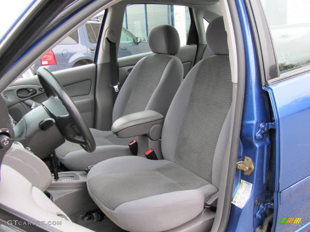 2004 Focus SE Sedan - French Blue Metallic / Medium Graphite photo #8