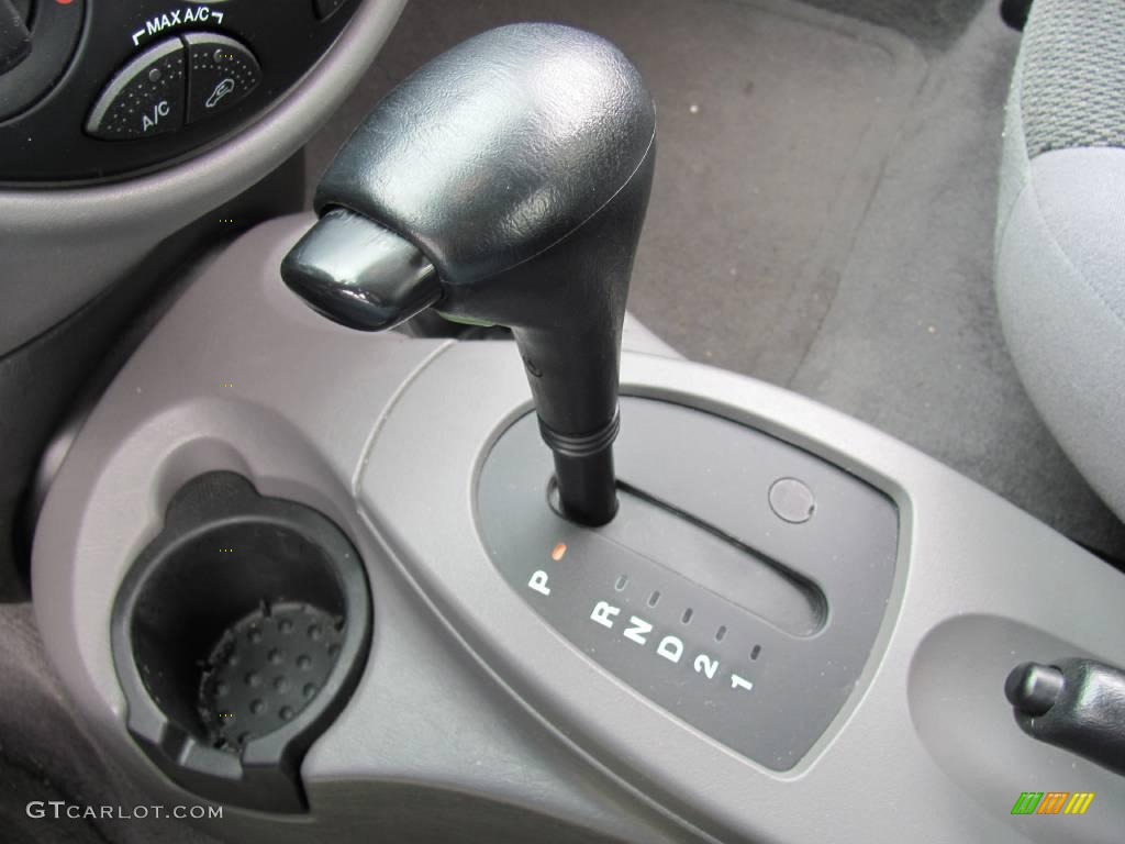 2004 Focus SE Sedan - French Blue Metallic / Medium Graphite photo #9