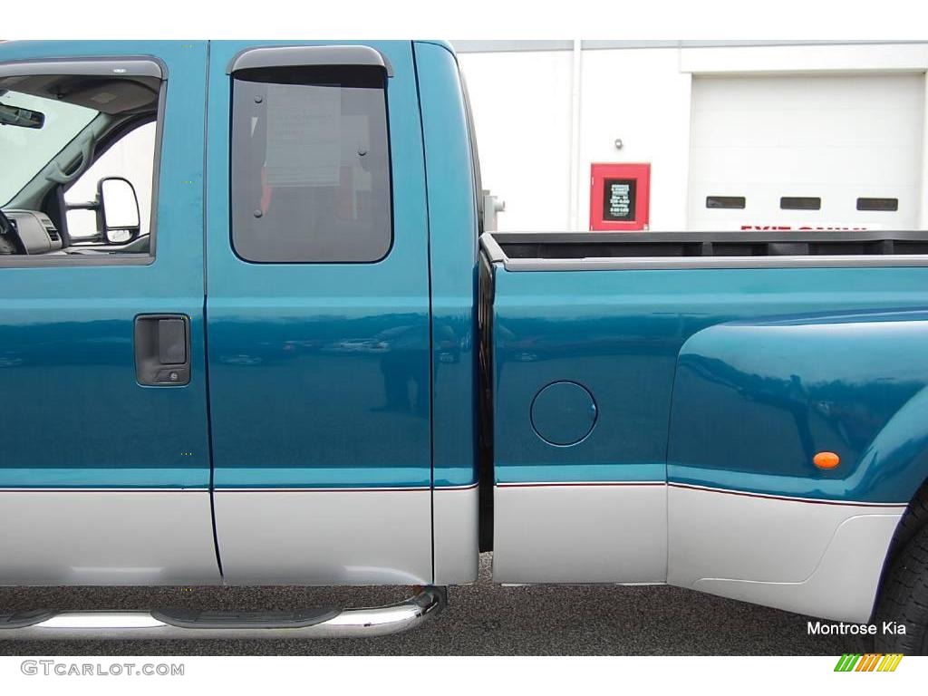 2000 F350 Super Duty XLT Extended Cab 4x4 Dually - Island Blue Metallic / Medium Graphite photo #48