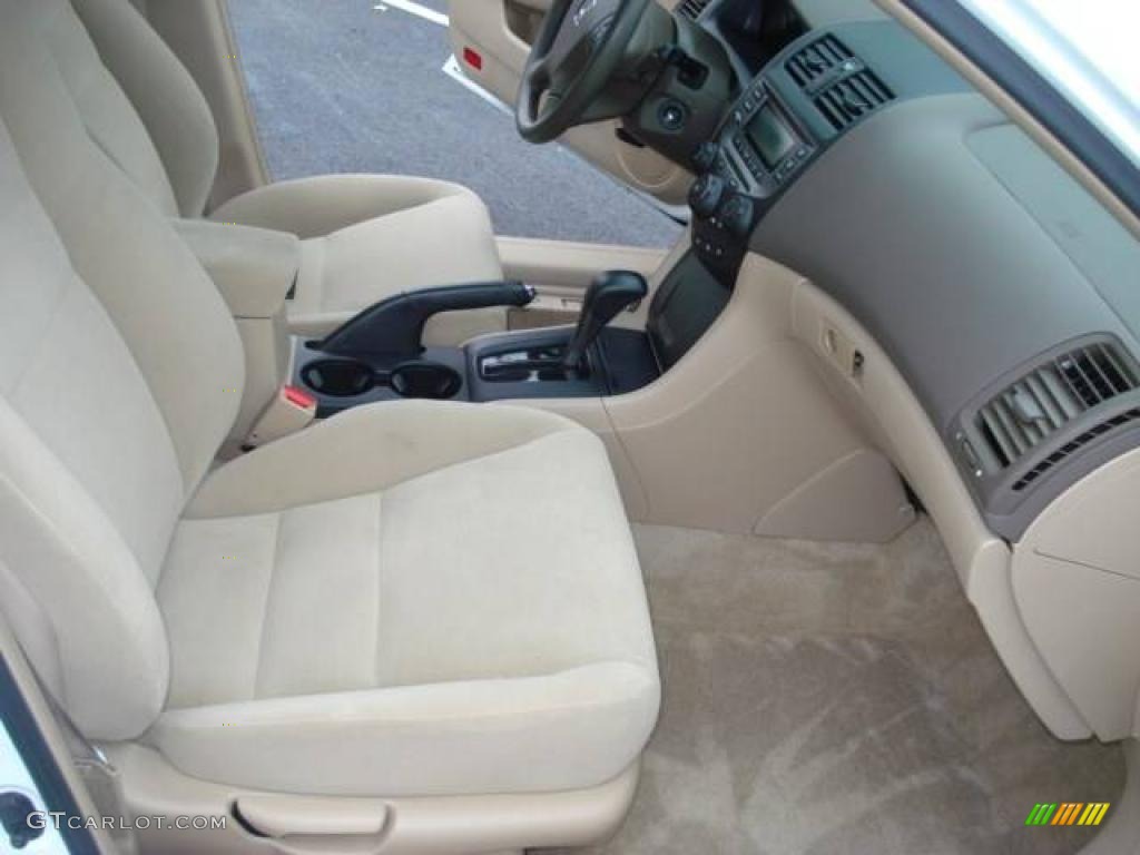 2007 Accord Value Package Sedan - Taffeta White / Ivory photo #13