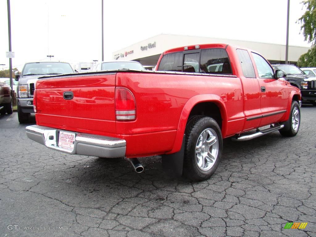 2004 Dakota Club Cab - Flame Red / Taupe photo #3