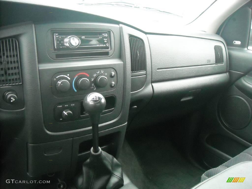 2004 Ram 3500 SLT Quad Cab 4x4 Dually - Bright Silver Metallic / Dark Slate Gray photo #19