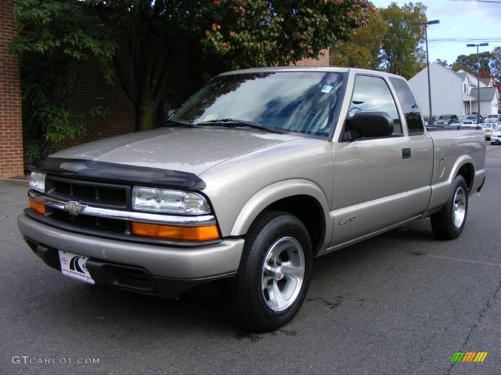2003 S10 LS Extended Cab - Light Pewter Metallic / Graphite photo #1
