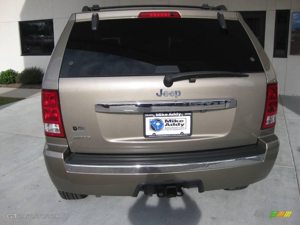 2006 Grand Cherokee Limited - Light Khaki Metallic / Dark Khaki/Light Graystone photo #4