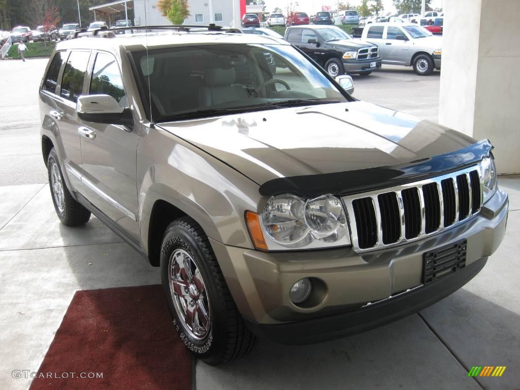 2006 Grand Cherokee Limited - Light Khaki Metallic / Dark Khaki/Light Graystone photo #8