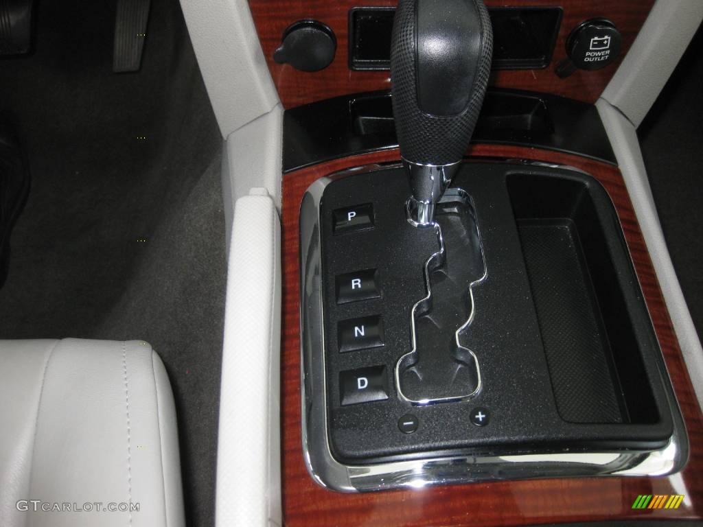 2006 Grand Cherokee Limited - Light Khaki Metallic / Dark Khaki/Light Graystone photo #14