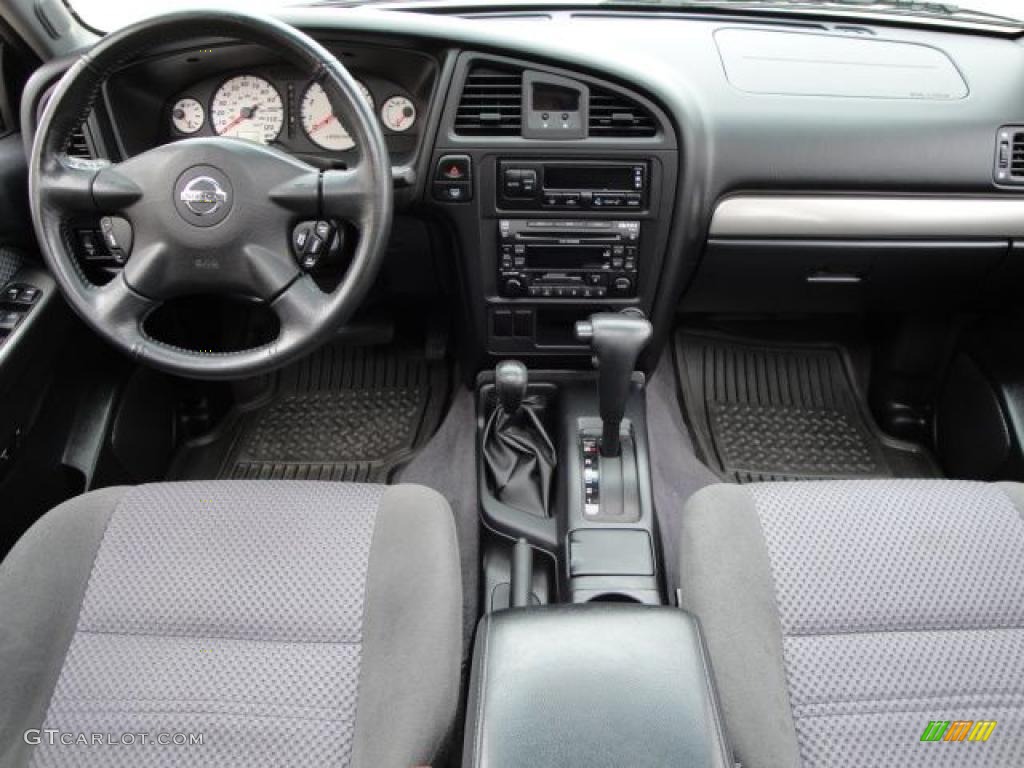 2004 Nissan Pathfinder SE 4x4 Charcoal Dashboard Photo #20631594