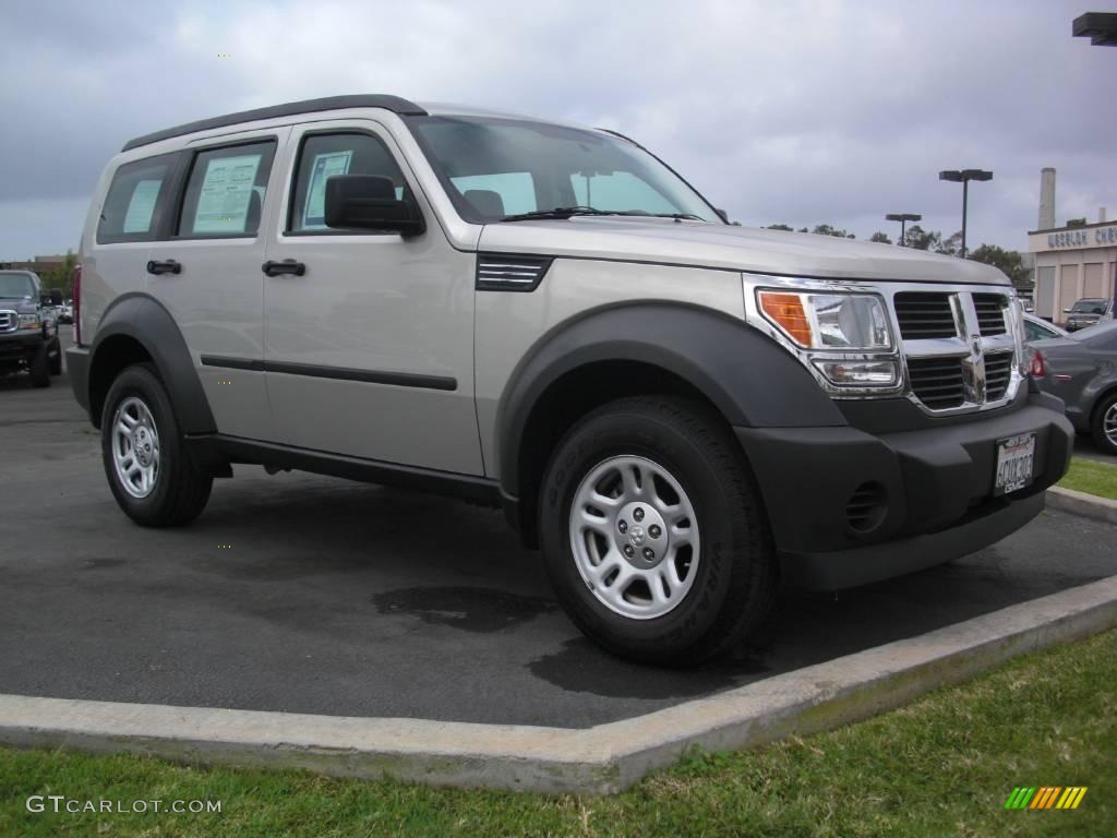 2008 Nitro SXT 4x4 - Bright Silver Metallic / Dark Slate Gray photo #7