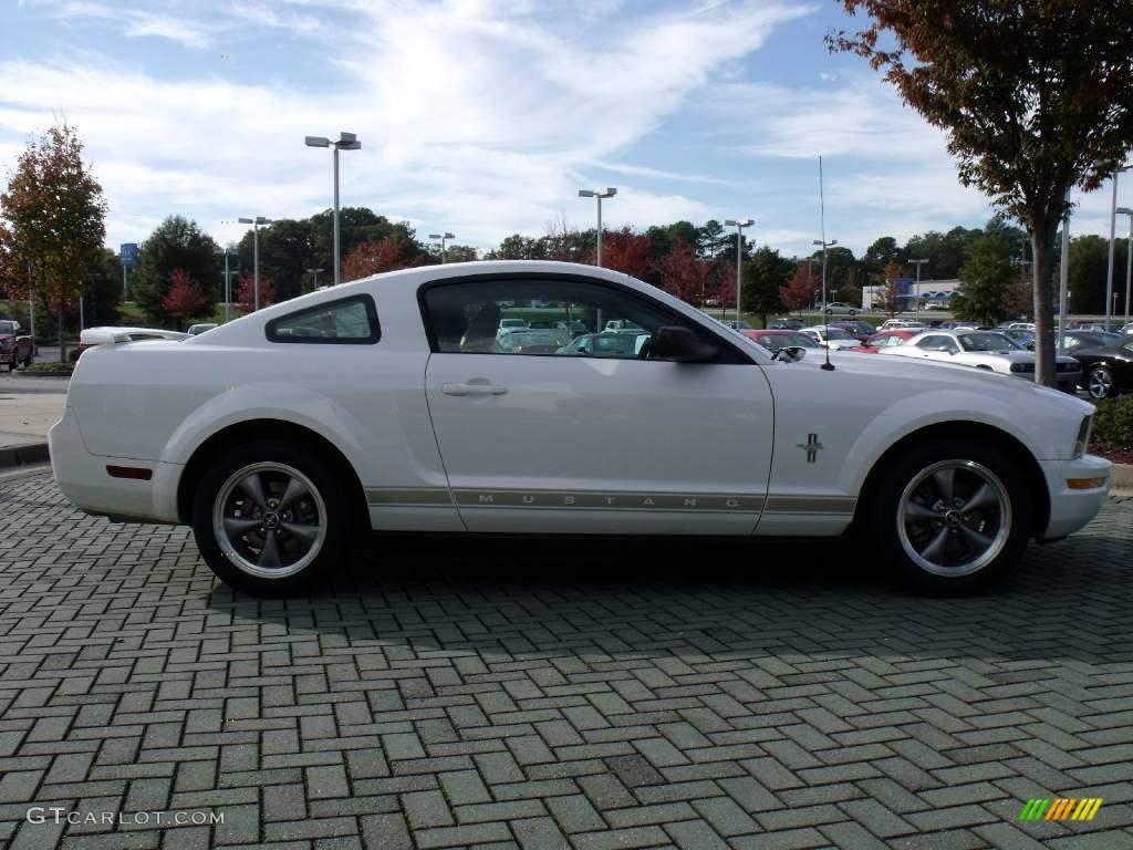 2006 Mustang V6 Premium Coupe - Performance White / Light Parchment photo #6