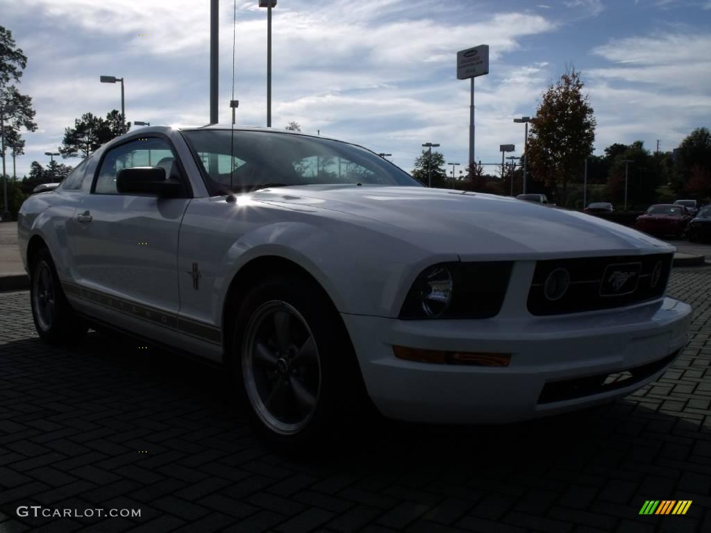 2006 Mustang V6 Premium Coupe - Performance White / Light Parchment photo #7