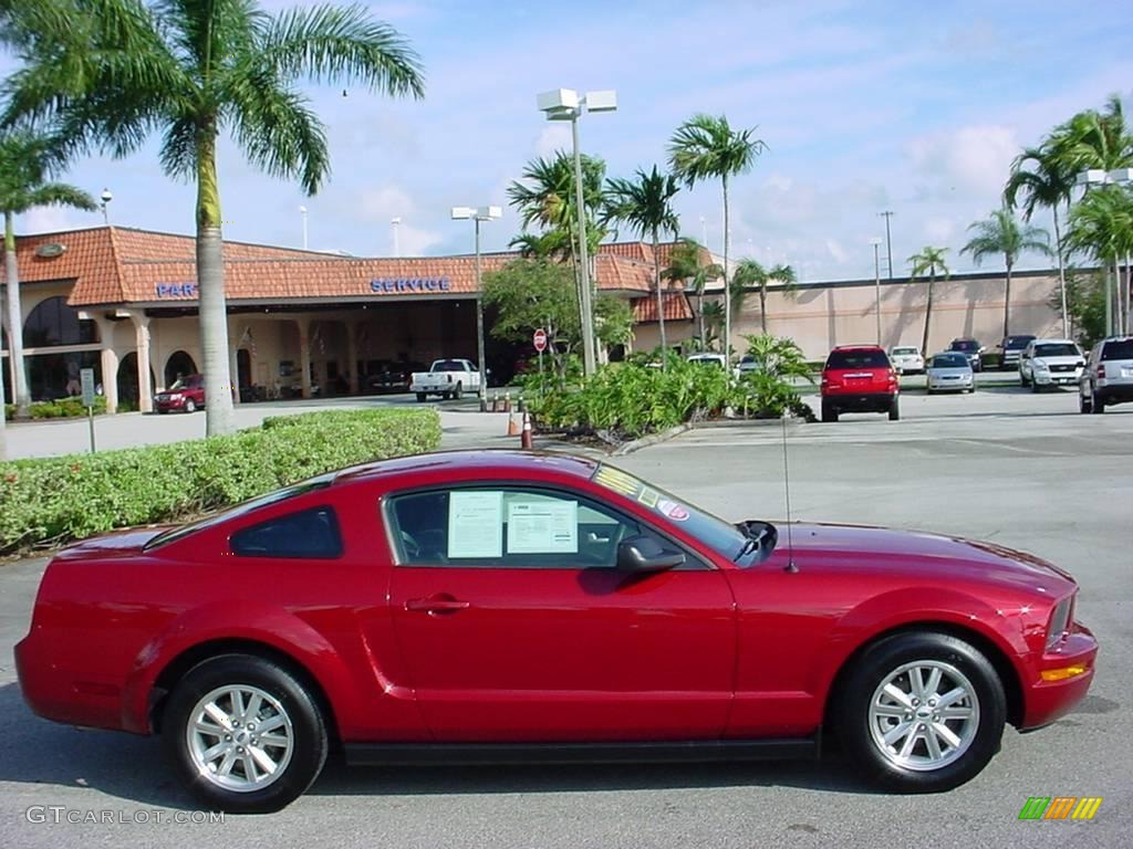 2008 Mustang V6 Deluxe Coupe - Dark Candy Apple Red / Dark Charcoal photo #2